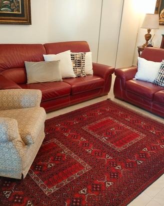 Ambiente completo di divani, tappeto e bergere 