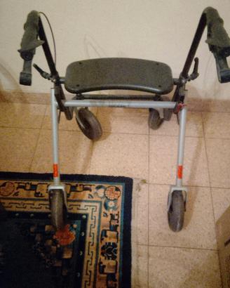 Deambulatore inutilizzato, come nuovo