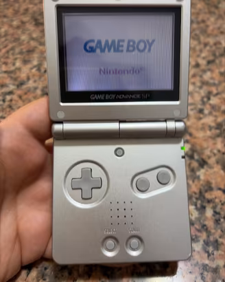Game boy Advance sp più pokemon smeraldo