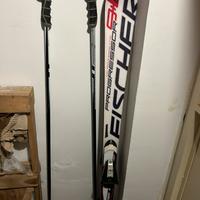 Sci con bacchette e scarponi