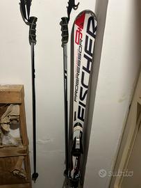 Sci con bacchette e scarponi