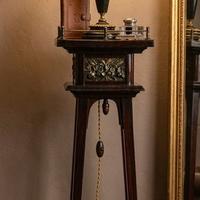 Pedestallo Art Nouveau con Lampada a Anfora