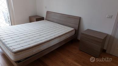Camera da letto matrimoniale completa di materasso