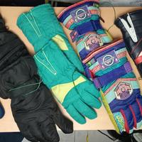 Guanti e occhiali per la neve