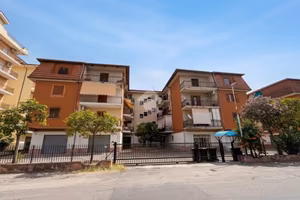 4 LOCALI A CORIGLIANO-ROSSANO