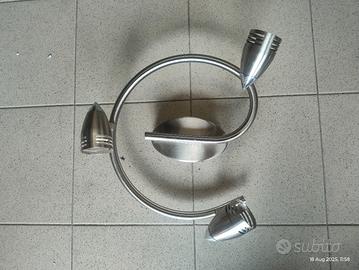 Lampadario a tre faretti snodabile 