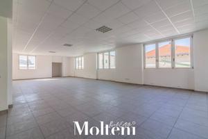 Immobile di 200 m² con 1 locale a Lecco