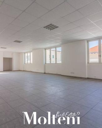 Immobile di 200 m² con 1 locale a Lecco