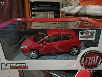 modellino Fiat Grande Punto scala 1:24 