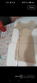 abito midi a costine color crema con maniche corte