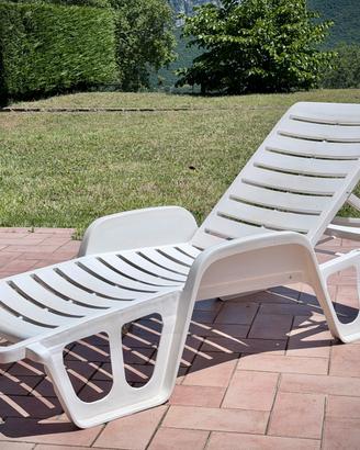 Lettini prendisole regolabili e impilabili