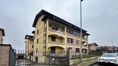 2 LOCALI A CURA CARPIGNANO