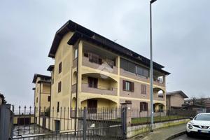 2 LOCALI A CURA CARPIGNANO