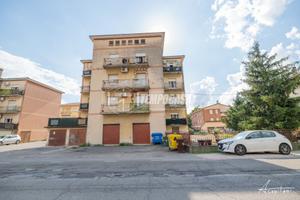 BILOCALE CON BALCONE E GARAGE