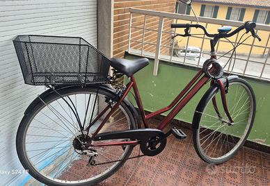 Bici donna bordeaux con cambio shimano e cestino