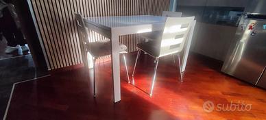 Tavolo in vetro temperato + sedie + Lampadario