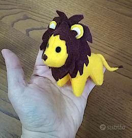 Peluche leone cucito a mano charm portachiavi