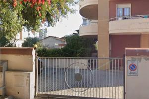 Box auto con serranda elettrica via del Platano