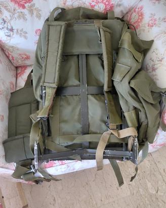 zaino militare vintage con telaio in ferro