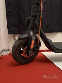 ninebot F2 PLUS 40 km  di autonomia