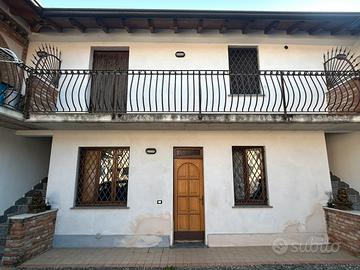 Bilocale arredato su due piani