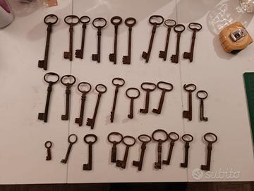 lotto 30 chiavi antiche