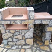 Barbecue, tavolo e fontana, in pietra