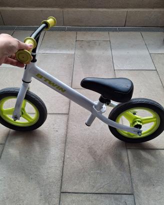 bicicletta senza pedali