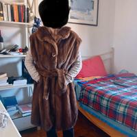 Pelliccia di visone smanicata con cintura