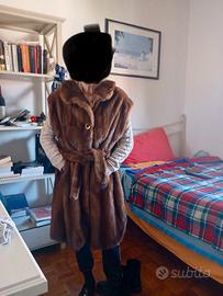 Pelliccia di visone smanicata con cintura