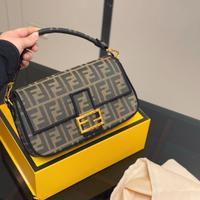 Borsa a tracolla Fendi Baguette da donna