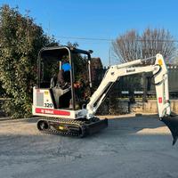 E215 Mini escavatore 16 q Bobcat 320