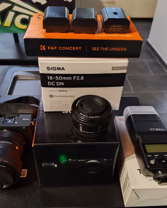 Sony A6700 kit 16-50mm + Sigma 18-50 f/2.8 + Flash