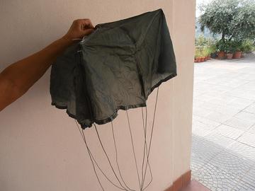 A.m.i.-calotta estrattrice pilotina paracadute