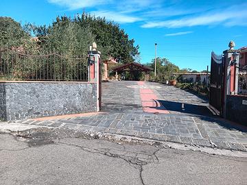 Monterosso - Locale  in Zona Residenziale