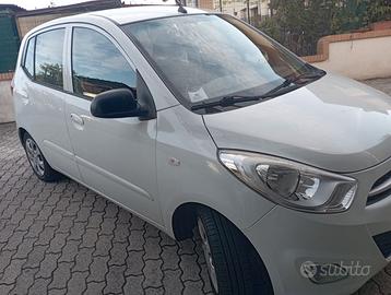 Auto hyundai i10