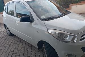 Auto hyundai i10