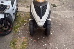 piaggio mp3 300