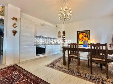 ELEGANTE TRILOCALE CON GARAGE