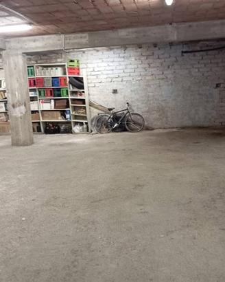 Box / Garage di 170 m² a Roma