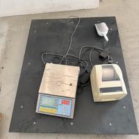 Bilancia con pedana e etichettatrice