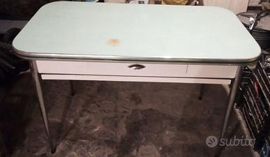 Tavolo da cucina vintage