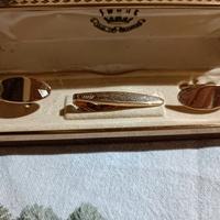 Ferma cravatta e ferma polsi in metallo dorato 