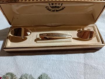 Ferma cravatta e ferma polsi in metallo dorato 