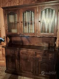 Mobile con ante in vetro