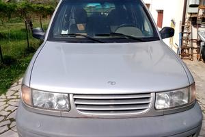 Si vende Tata Safari anno 2004