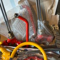 Rubinetti rossi e gialli