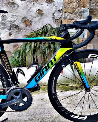 Giant Propel Advance carbon 