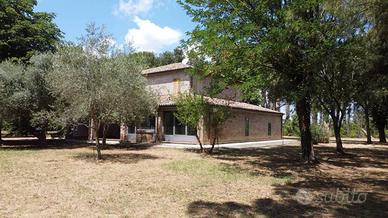 Villa di 1307 m² con più di 5 locali e box auto do