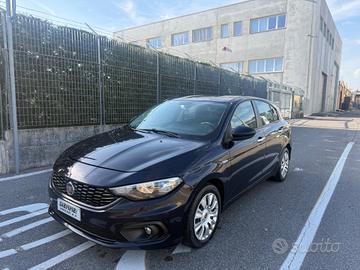 Fiat Tipo 1.6 Mjt S&S 5 porte Easy